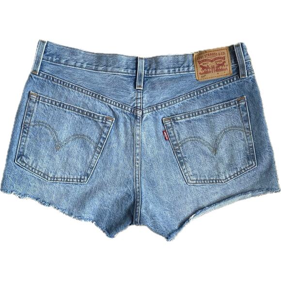 LEVI’S 501 Mid Rise Cut Off Denim Jean Shorts SZ 30 Closet Staple Festival Boho - Picture 3 of 7